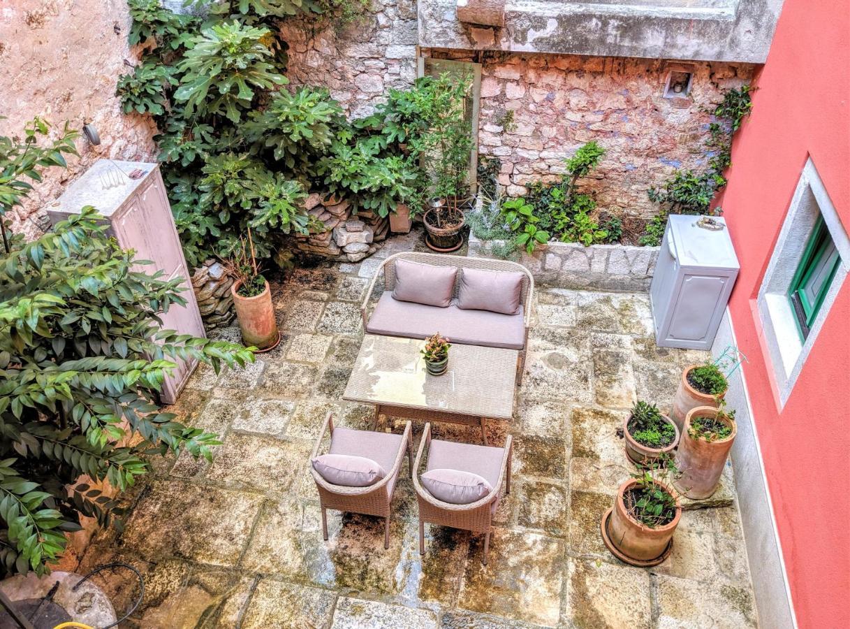 Private Courtyard Medieval Stone Home In Old Town Ровинь Экстерьер фото