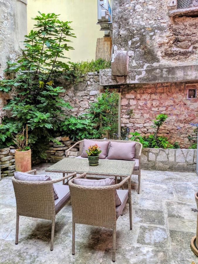 Private Courtyard Medieval Stone Home In Old Town Ровинь Экстерьер фото