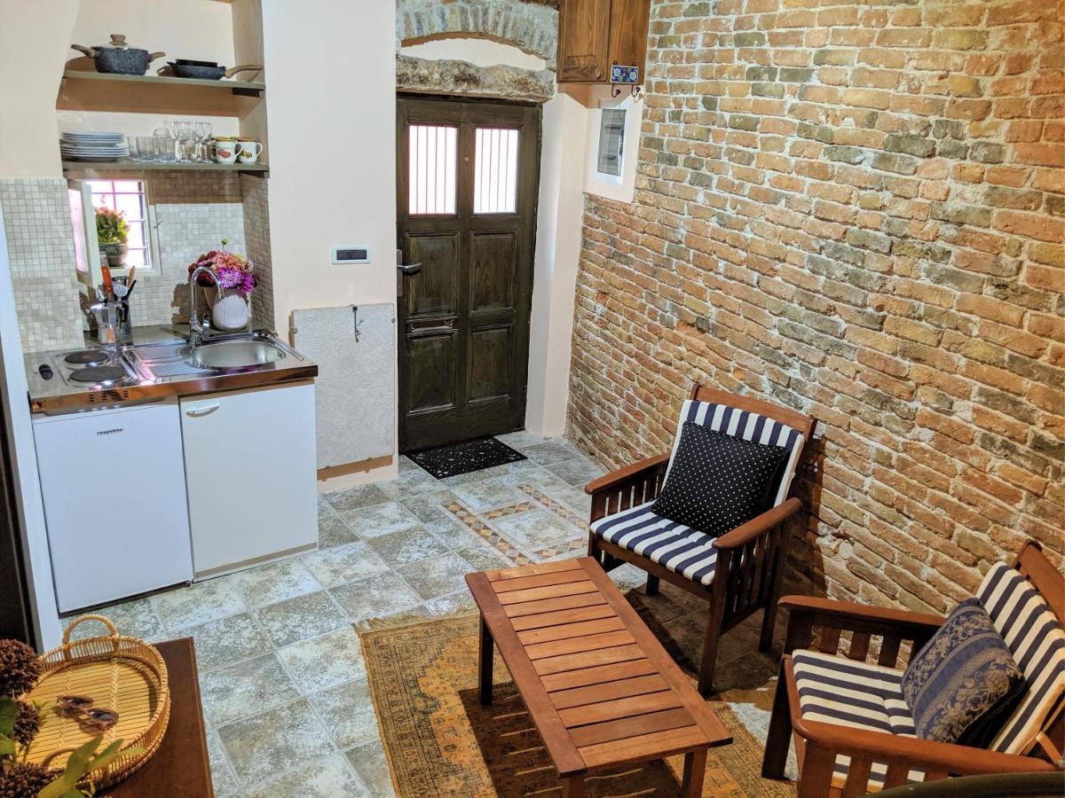Private Courtyard Medieval Stone Home In Old Town Ровинь Экстерьер фото